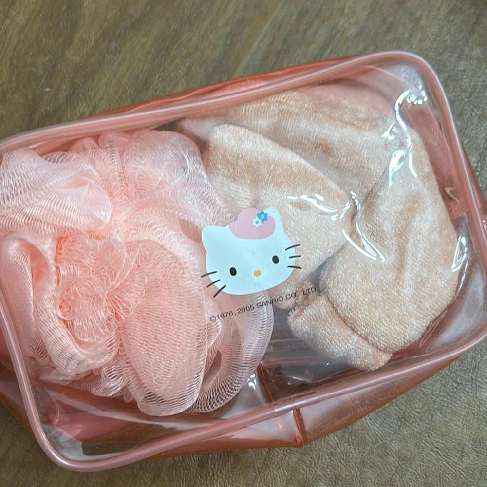 Hello Kitty toiletries set